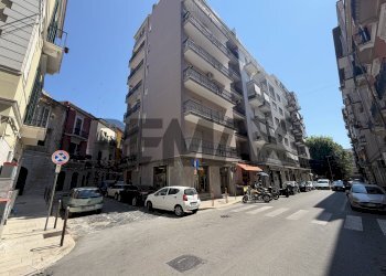 Edificio all\'aperto - Commercial Premises via Geremia di Scanno
129/131, Barletta - photo 6
