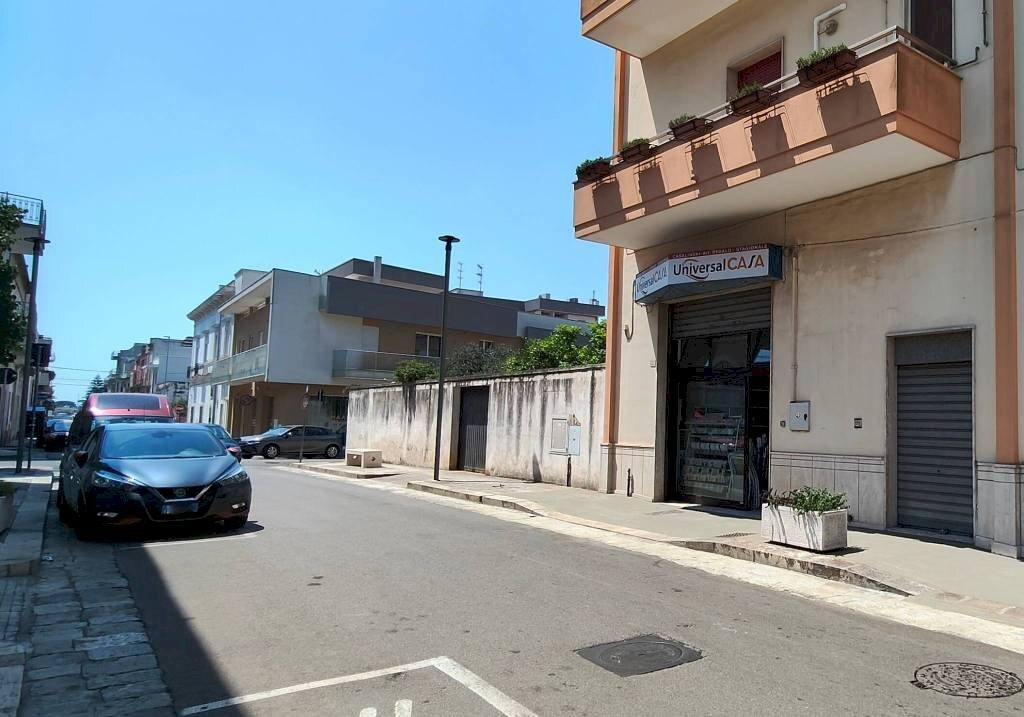 Zona - Colorificio - Ferramenta - Elettricità via Piave, Matino - foto 3