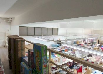 Interno non residenziale - Colorificio - Ferramenta - Elettricità via Piave, Matino - foto 8