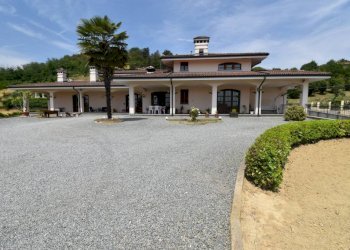 Cortile interno - Villa strada Vecchia d'Asti, Nizza Monferrato - photo 3