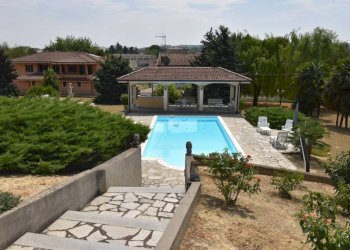 Piscina - Villa strada Vecchia d'Asti, Nizza Monferrato - foto 4