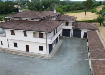 Facciata - Villa strada Vecchia d'Asti, Nizza Monferrato - photo 7