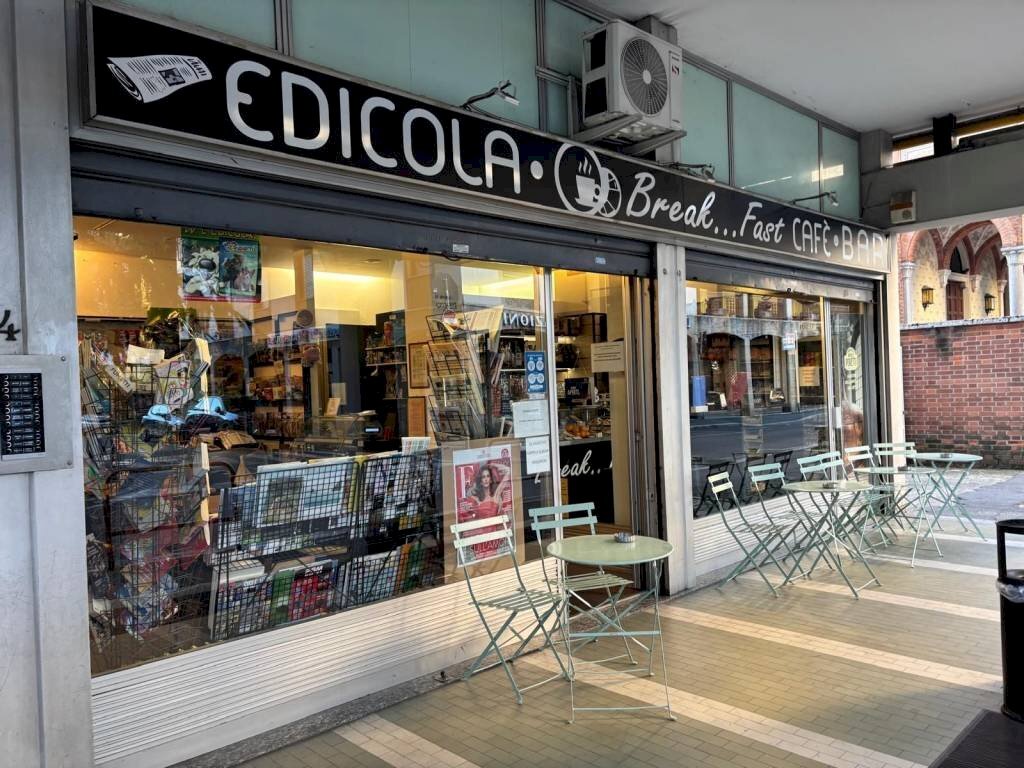 Ingresso - Cafeteria - Cold Bar via Giacomo Matteotti, Varese (neighborhood Masnago) - photo 1