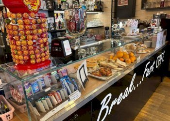 Interno non residenziale - Cafeteria - Cold Bar via Giacomo Matteotti, Varese (neighborhood Masnago) - photo 3