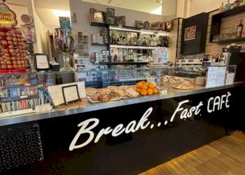 Interno non residenziale - Cafeteria - Cold Bar via Giacomo Matteotti, Varese (neighborhood Masnago) - photo 5