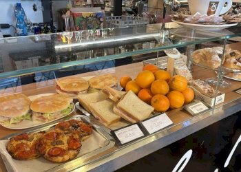 Interno non residenziale - Cafeteria - Cold Bar via Giacomo Matteotti, Varese (neighborhood Masnago) - photo 7