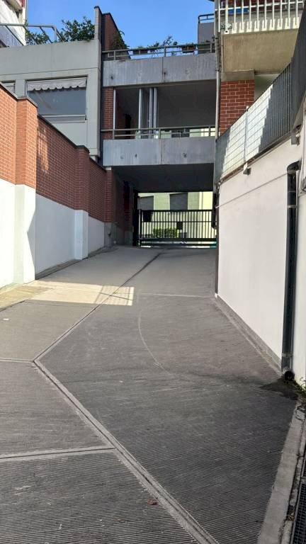 Cortile interno - Box via Varallo, 14, Torino (zona Vanchiglietta) - foto 3
