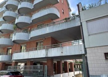 Facciata - Box via Varallo, 14, Torino (zona Vanchiglietta) - foto 1