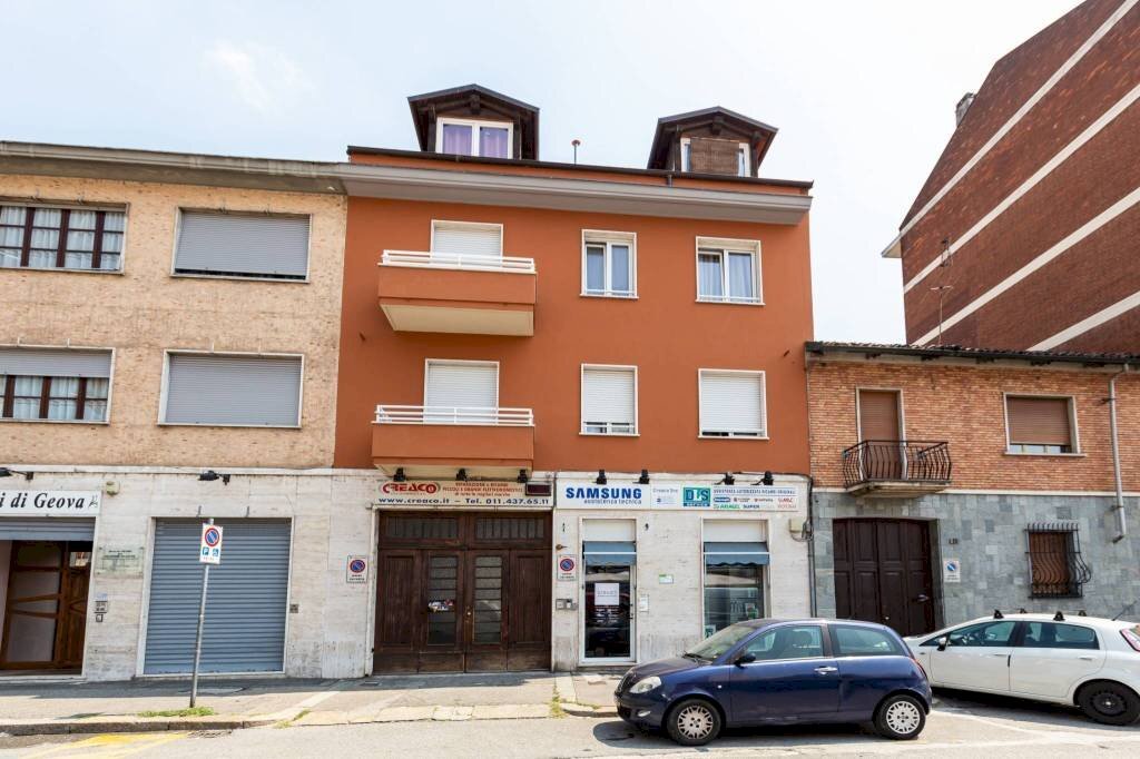 Facciata - Bilocale via Nicola Porpora, 9, Torino (zona Rebaudengo) - foto 1