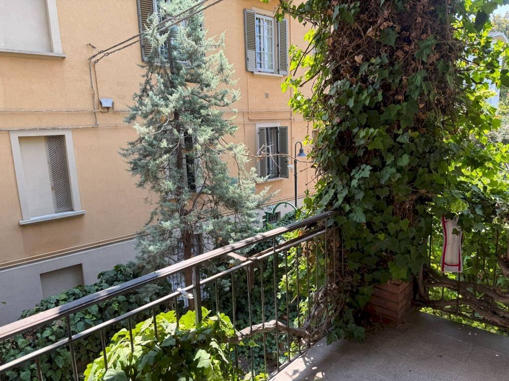 Balcone - Trilocale via dei Tessitori, Bologna (zona Costa Saragozza) - foto 2