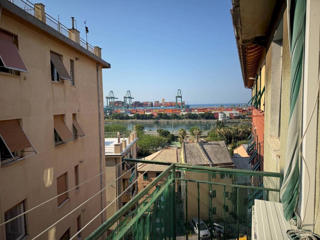 Balcone - Trilocale via Sapello, Genova (zona Prà) - foto 2