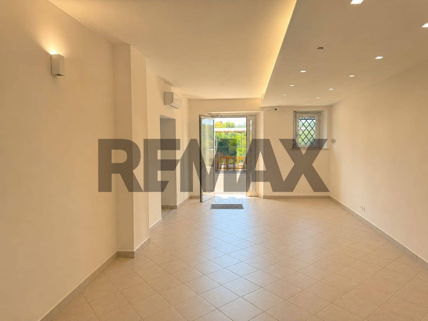 Stanza vuota - Commercial Premises corso dei bruzi
74 - 76, Cosenza - photo 3