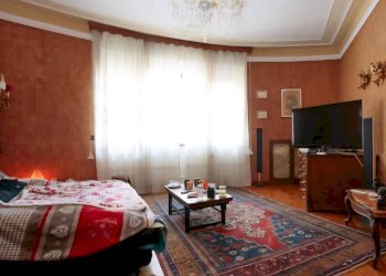 Camera da letto - Appartamento via Stefano Dondero, Genova (zona Sampierdarena) - foto 28