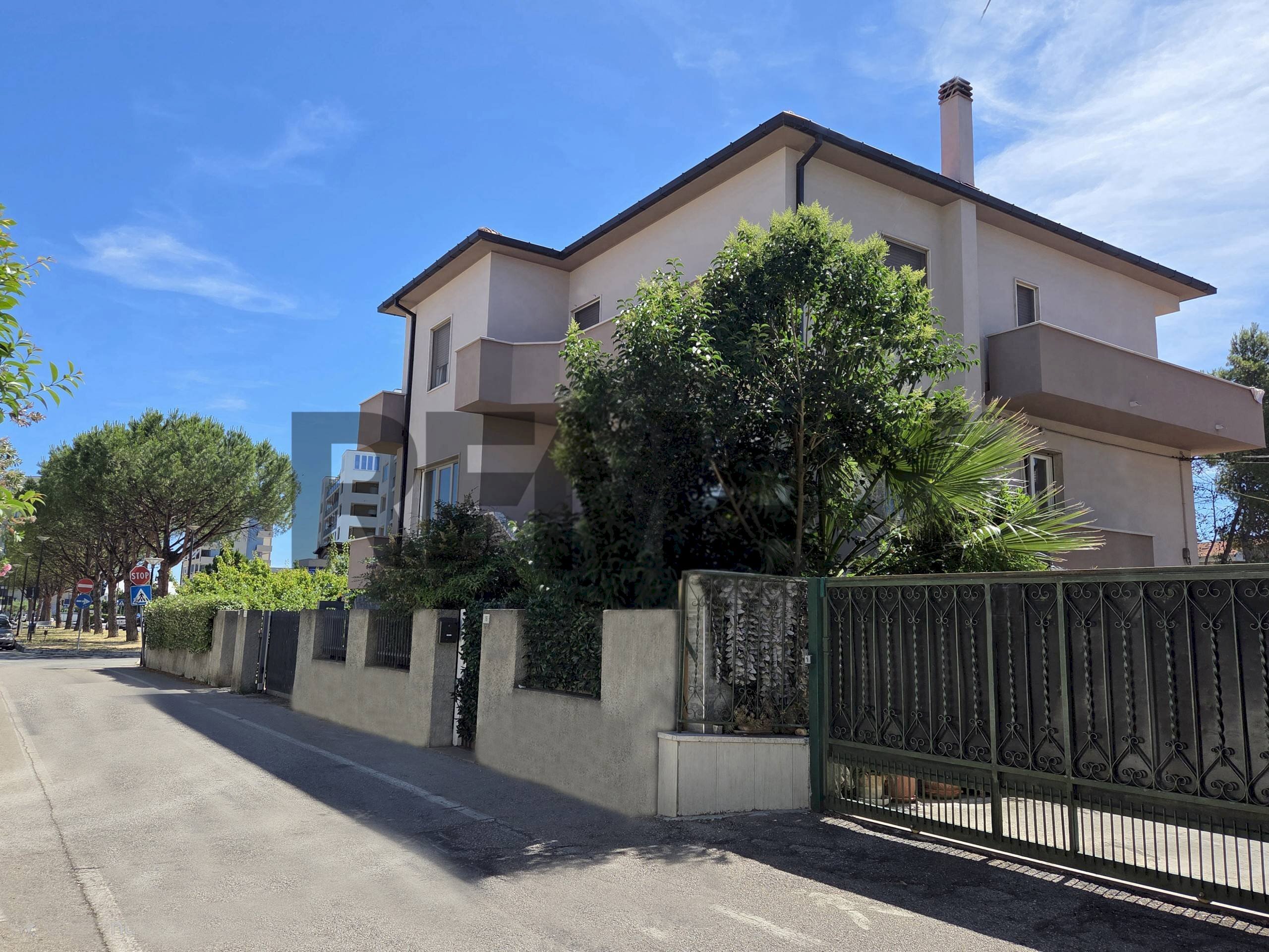 Edificio all\'aperto - Casa semi indipendente VIA VENEZIA
 
16, San Giovanni Teatino - foto 1