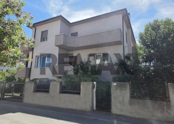 Edificio all\'aperto - Casa semi indipendente VIA VENEZIA
 
16, San Giovanni Teatino - foto 1