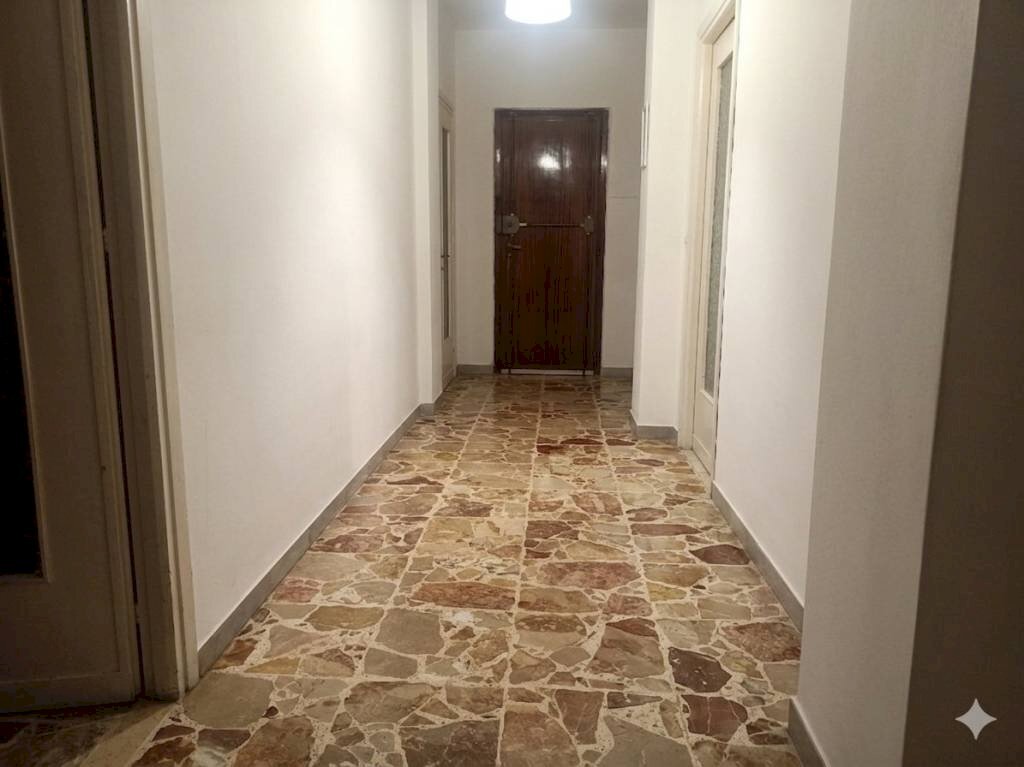 Corridoio - Three-room apartment strada Carignano, 22, Moncalieri - photo 2