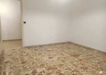 Camera da letto - Trilocale strada Carignano, 22, Moncalieri - foto 8