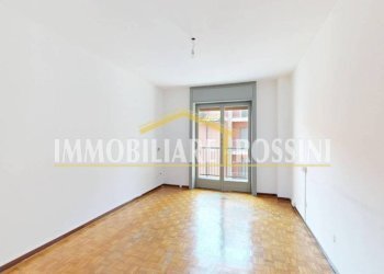 Camera da letto - Three-room apartment via Maria Virginia Staurenghi, 32, Varese - photo 40