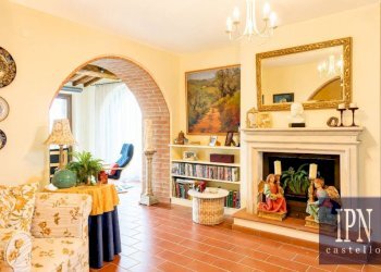 Salone - Rustic via Roma, Montone - photo 22