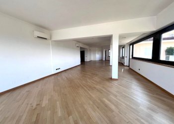 Four-room apartment Piazza Stefano Jacini, Roma - photo 2