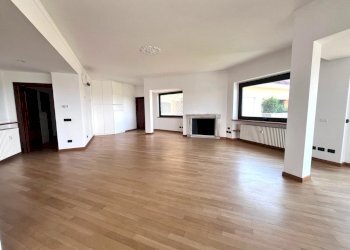Four-room apartment Piazza Stefano Jacini, Roma - photo 3