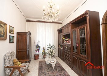 1.1 soggiorno.jpg - Appartamento Via Antonio Canobbio 1, Genova (zona Sestri Ponente) - foto 3