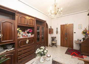 1.3 soggiorno.jpg - Appartamento Via Antonio Canobbio 1, Genova (zona Sestri Ponente) - foto 5