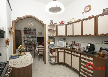 3.3 cucina.jpg - Appartamento Via Antonio Canobbio 1, Genova (zona Sestri Ponente) - foto 11