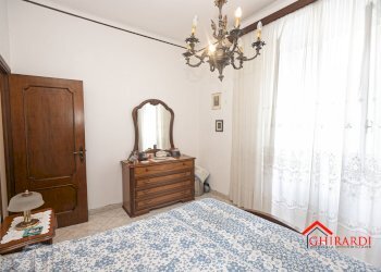 4.3 camera matrimoniale.jpg - Appartamento Via Antonio Canobbio 1, Genova (zona Sestri Ponente) - foto 17