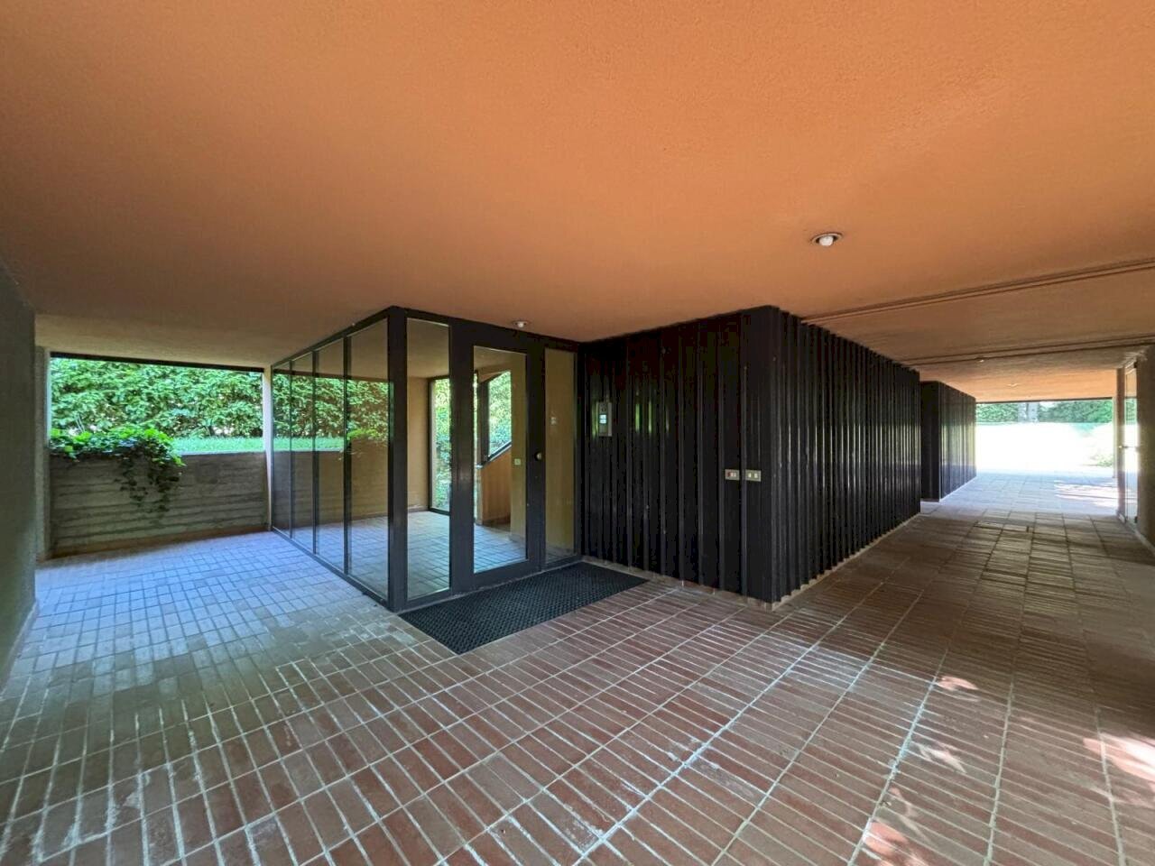 Ingresso/Zona comune condominiale - Three-room apartment Como - photo 2
