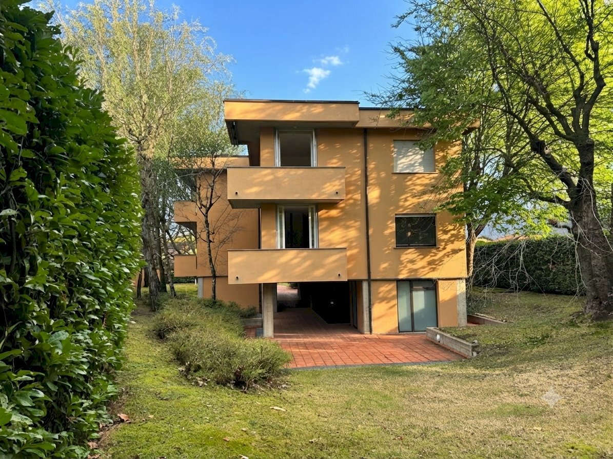 Contesto condominiale - Three-room apartment Via Giovane Italia, Como - photo 2