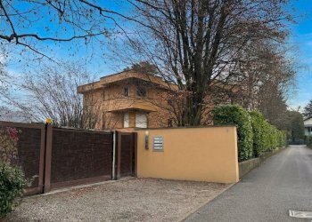 Ingresso condominio - Three-room apartment Via Giovane Italia, Como - photo 1