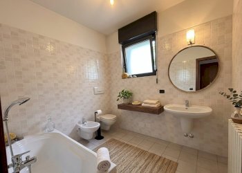 Render bagno - Three-room apartment Via Giovane Italia, Como - photo 18