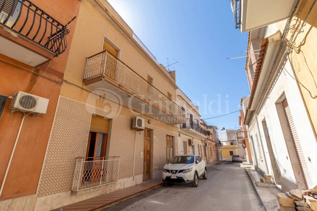 01.jpg - Independent house Via Peschiera 21, Avola - photo 1