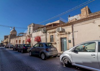 01.jpg - Independent house Via Sergio Sallicano 54, Noto - photo 1