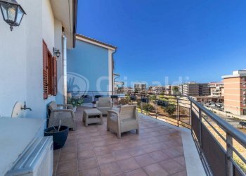 05.jpg - Four-room apartment Via Monsignore Lauricella 4, Siracusa - photo 5