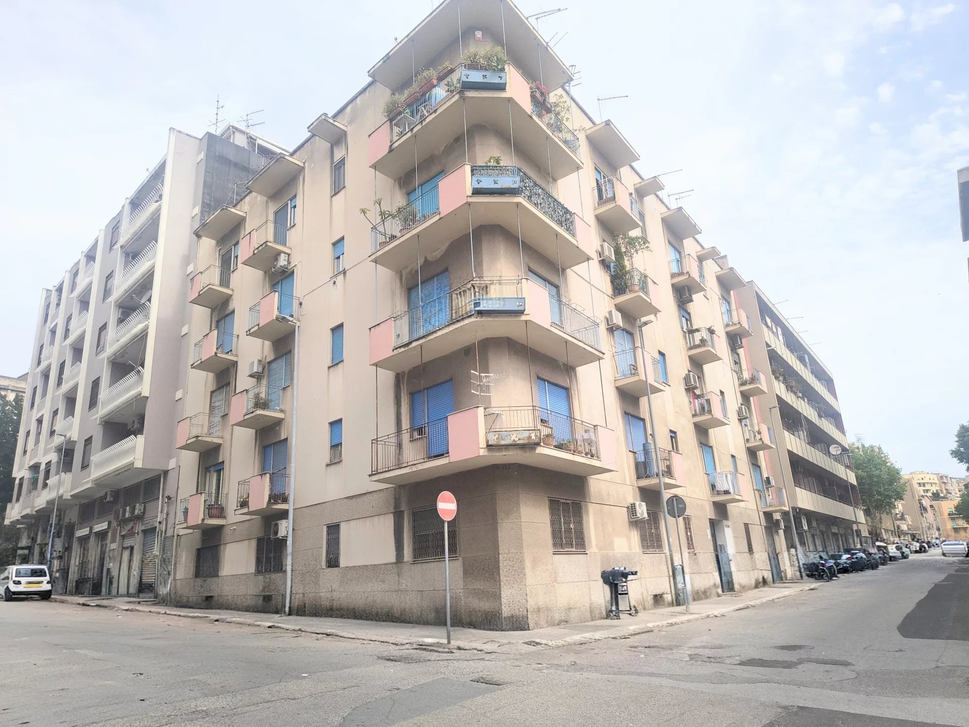 Three-room apartment Via Colapesce, Messina - photo 1