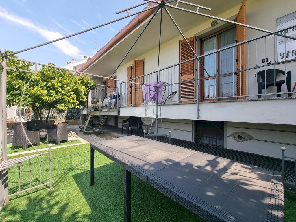 Villa a Schiera Via Fratelli Cervi, Carugate - foto 1