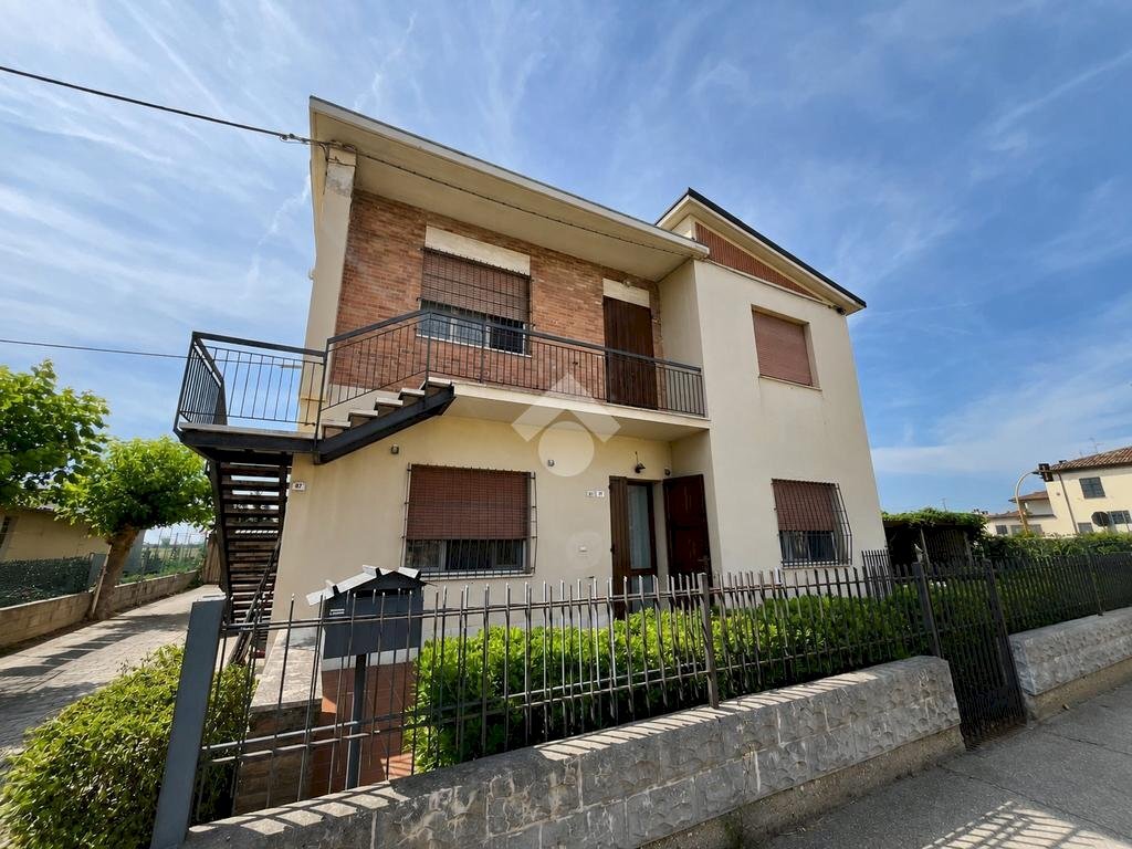 Three-family Villa Via Piangipane, Ravenna (neighborhood Borgo Fusara) - photo 2