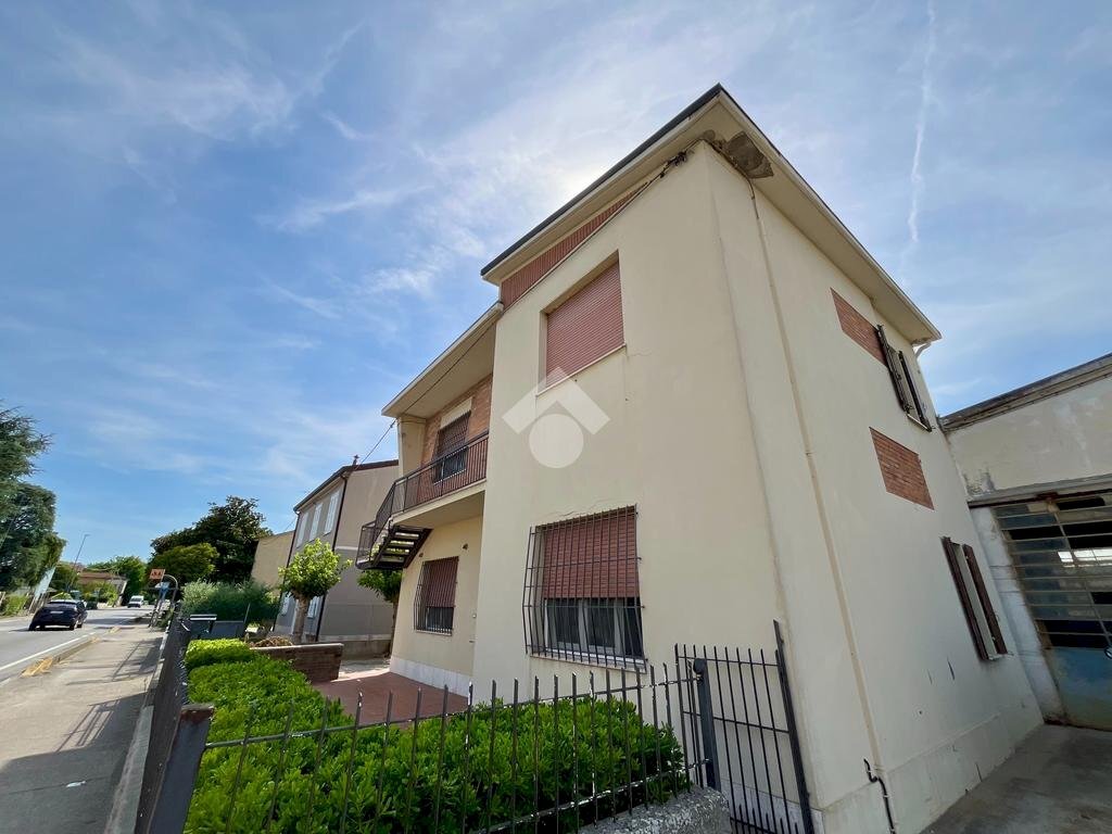 Three-family Villa Via Piangipane, Ravenna (neighborhood Borgo Fusara) - photo 3