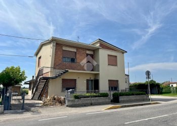 Three-family Villa Via Piangipane, Ravenna (neighborhood Borgo Fusara) - photo 1