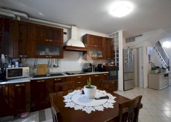 Three-room apartment Via Santa Maria, Cologno Monzese - photo 11