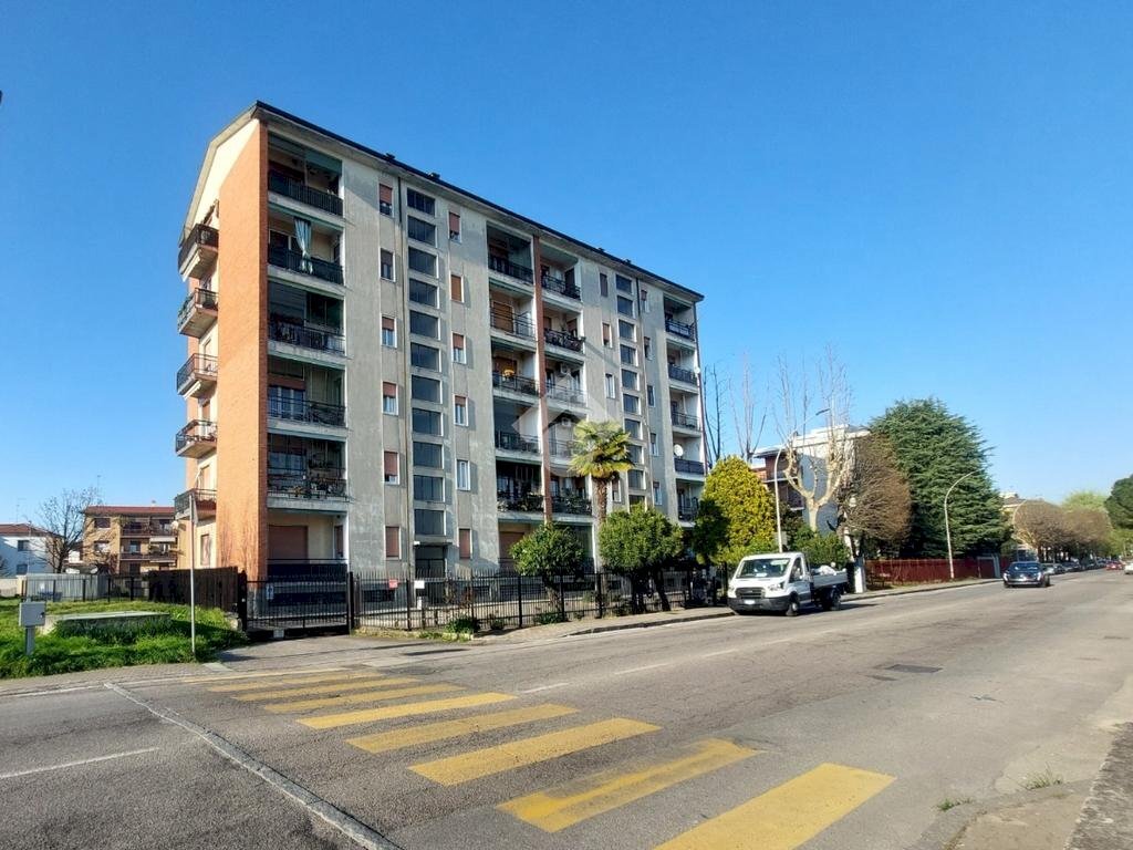Three-room apartment Via milano, Vittuone - photo 1