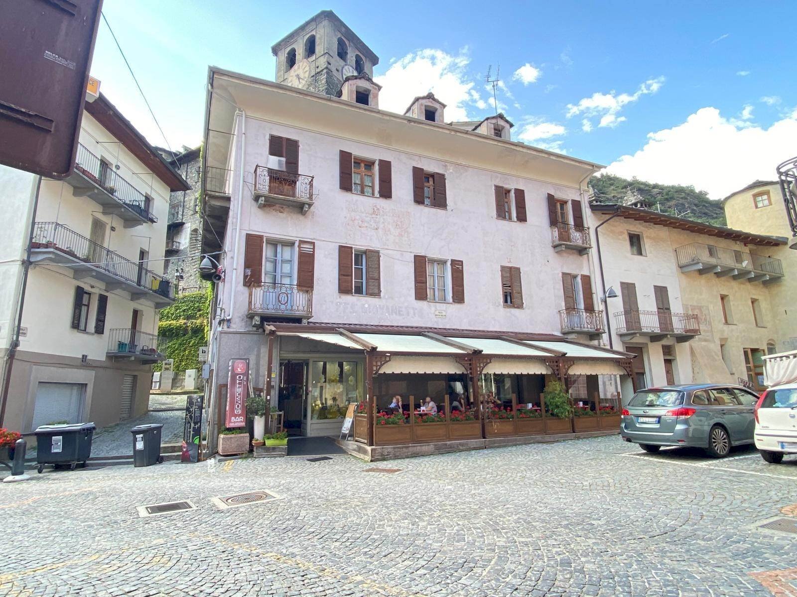 Appartamento Piazza Renè de Challand 1, Verrès - foto 1