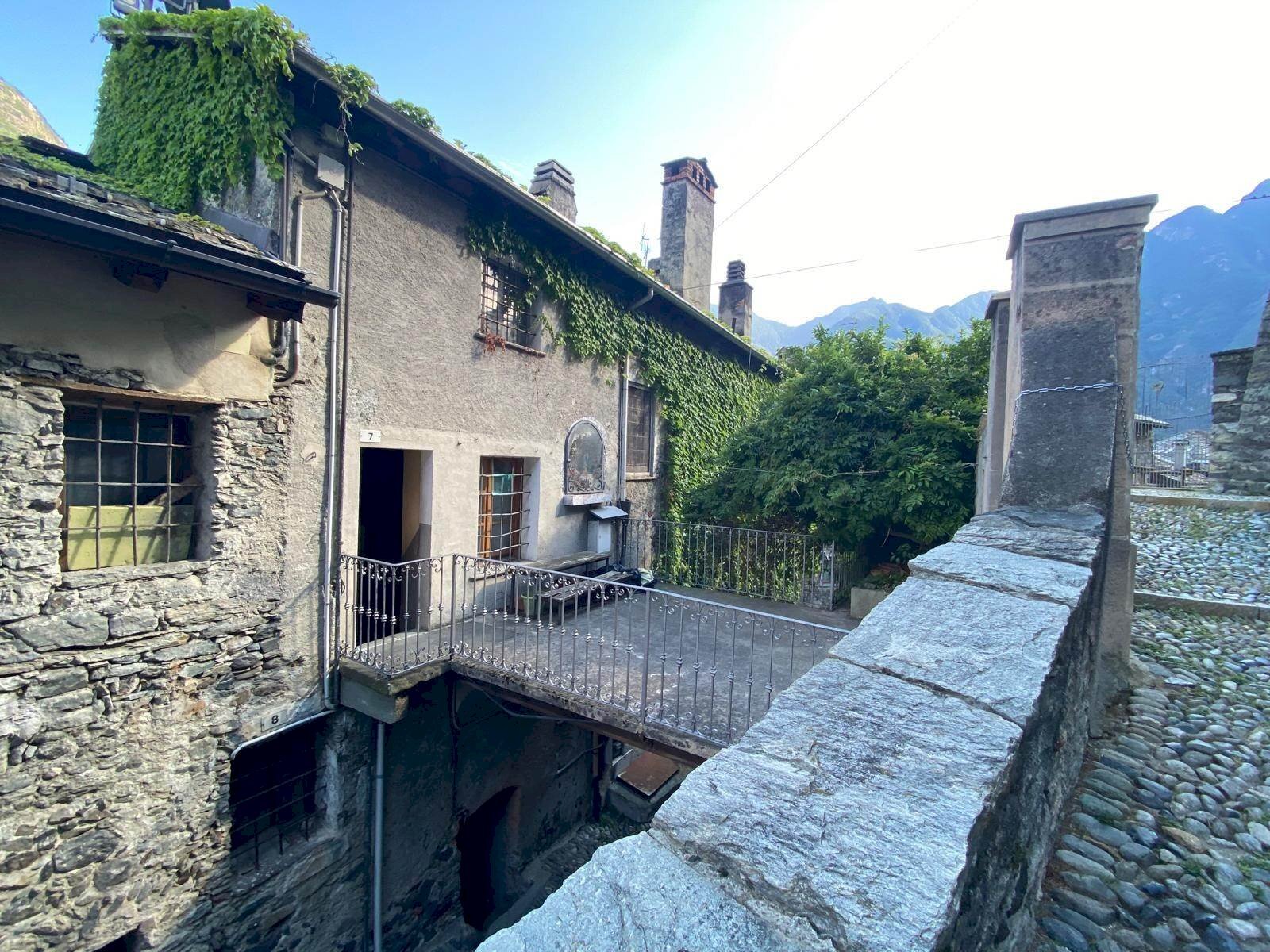 Appartamento Piazza Renè de Challand 1, Verrès - foto 2