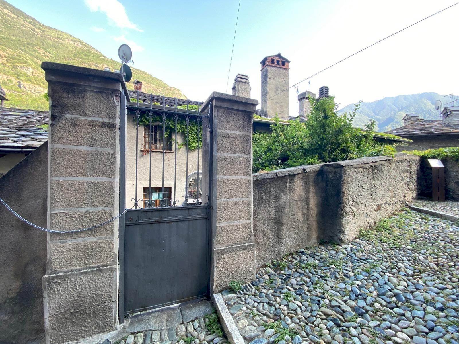 Appartamento Piazza Renè de Challand 1, Verrès - foto 3