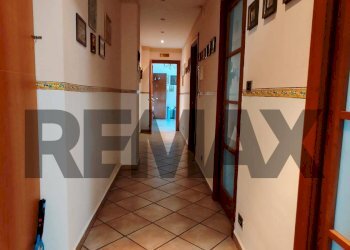 Hall / corridoio - Quadrilocale Via Delle Robinie
 
4, Catania - foto 8