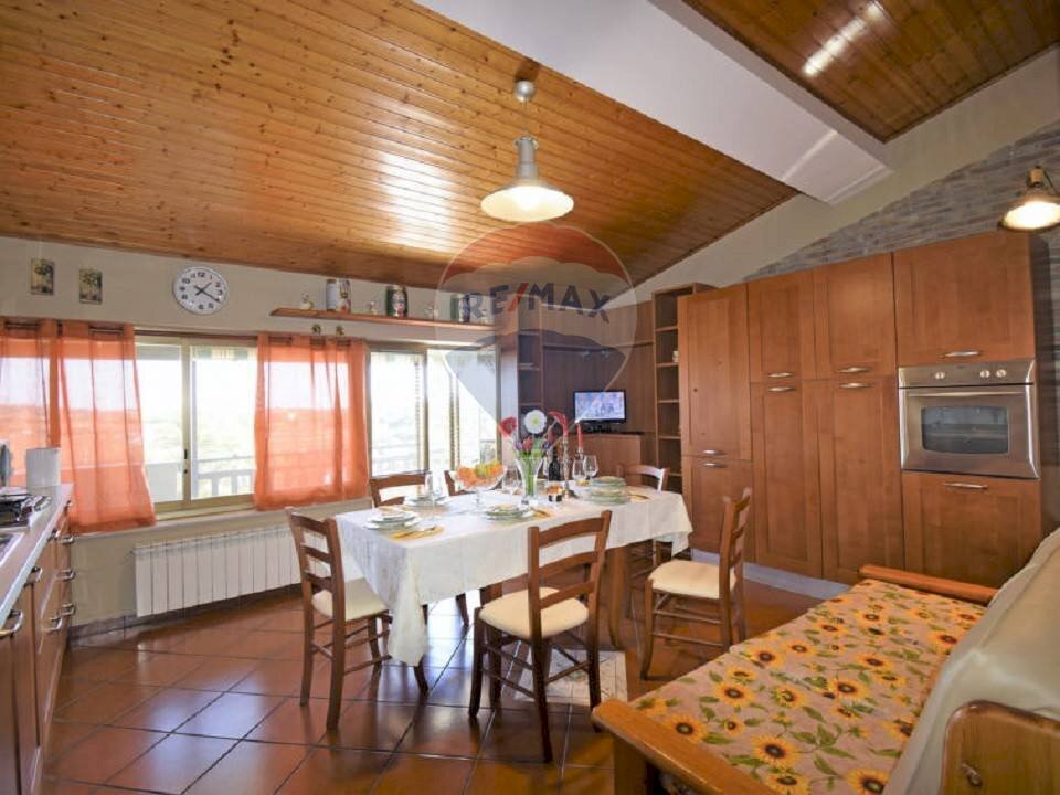 Sala da pranzo - Three-room apartment VIA TRAPPETO
 
25, San Giovanni la Punta - photo 1