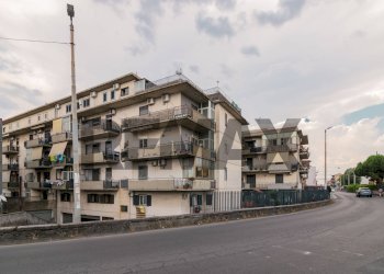 Edificio all\'aperto - Trilocale Via Nazionale
 
13, Camporotondo Etneo - foto 1