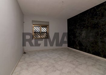 Stanza vuota - Trilocale Via Nazionale
 
13, Camporotondo Etneo - foto 10